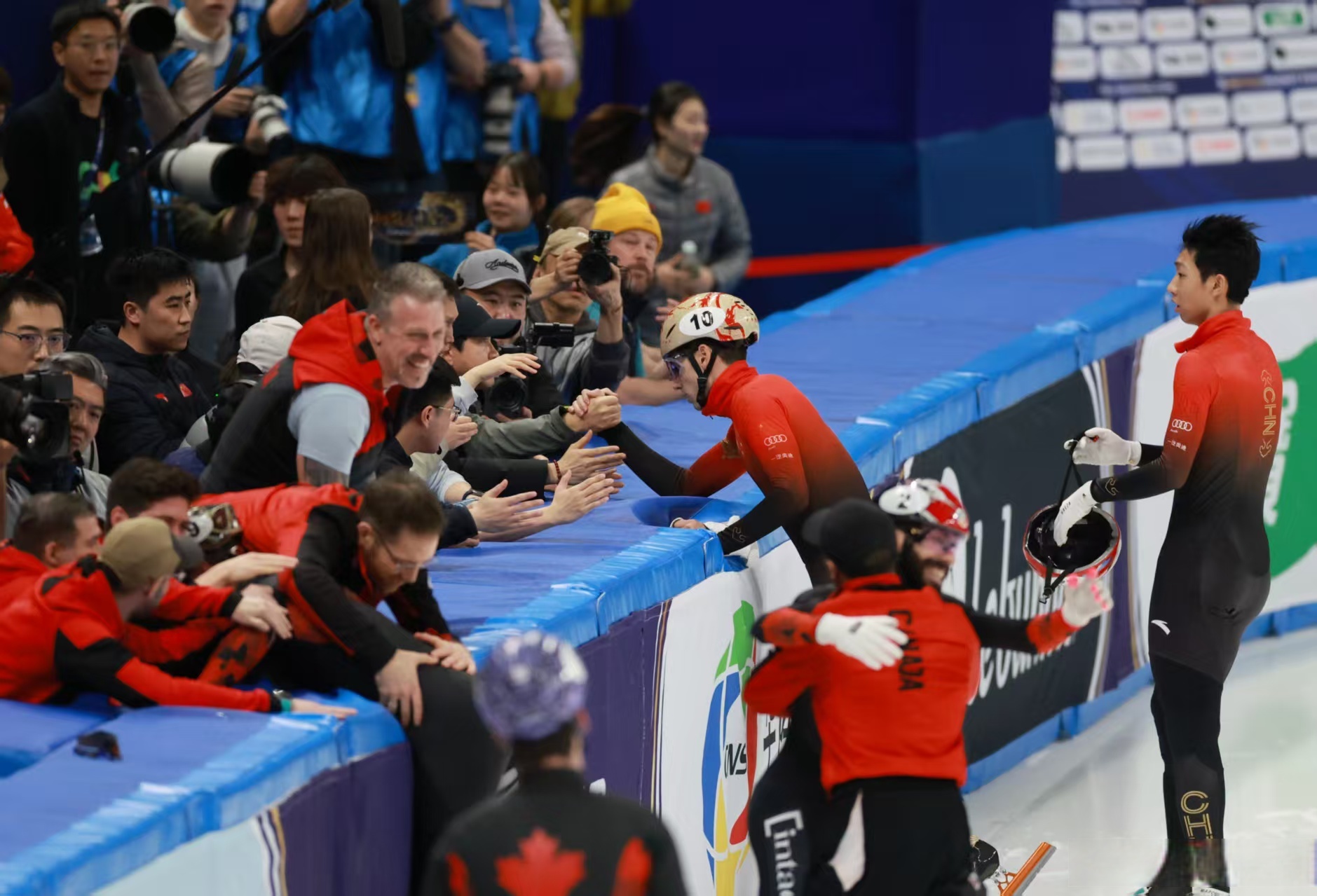 阿扎伦卡连续十五场比赛得分超过刷新纪录，加拿大队不断突破！-九游娱乐